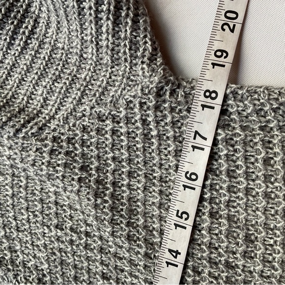 Revamped 100%Acrylic  Light Gray Knit Sweater - Picture 5 of 10